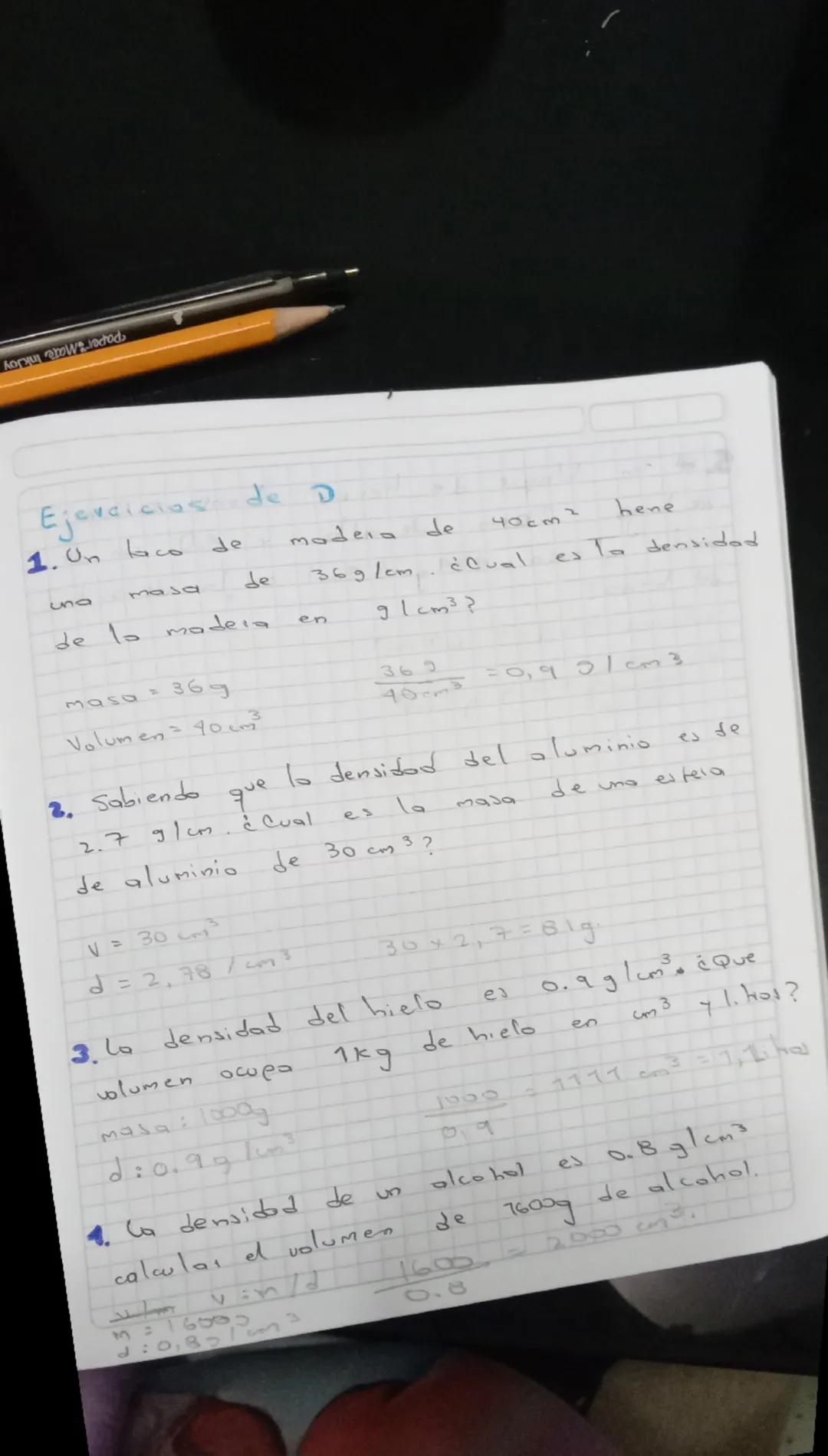 Aopyeowood

Ejercicios de D.

1. Un laco de modeia de 40cm² hene
una masa de 369/cm ¿Cual es la densidad
de la modela en 91cm³?

masa=369
$
