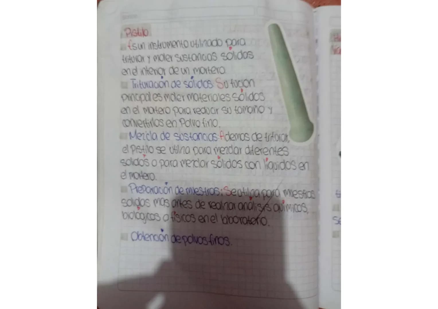 Scribe
•Implementos de laboratorio ●
● de quimica
Vidrios
Vaso de Precipitado
El raso de Precipitado tiene
Muchos objetivos dentro del
labor