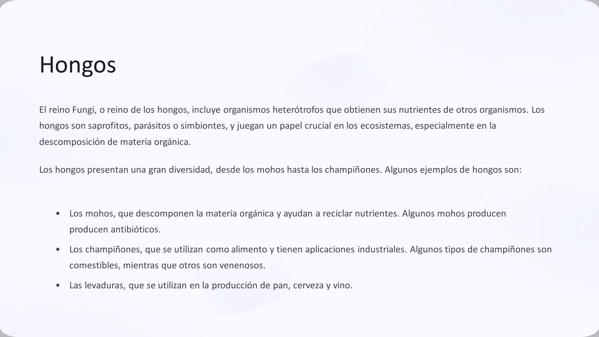 Diversidad de la Vida
Este documento explora la fascinante diversidad del mundo vivo, desde los organismos más pequeños hasta las criaturas 