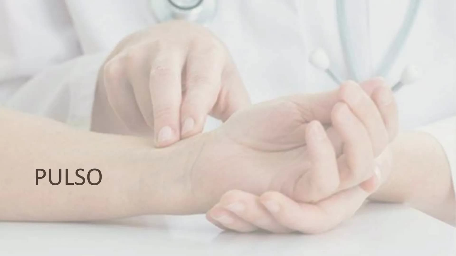 ¿QUE ES UN SIGNO VITAL?
Parámetros clínicos que reflejan el
estado fisiológico del organismo
humano,
esencialmente
y
proporcionan los datos 