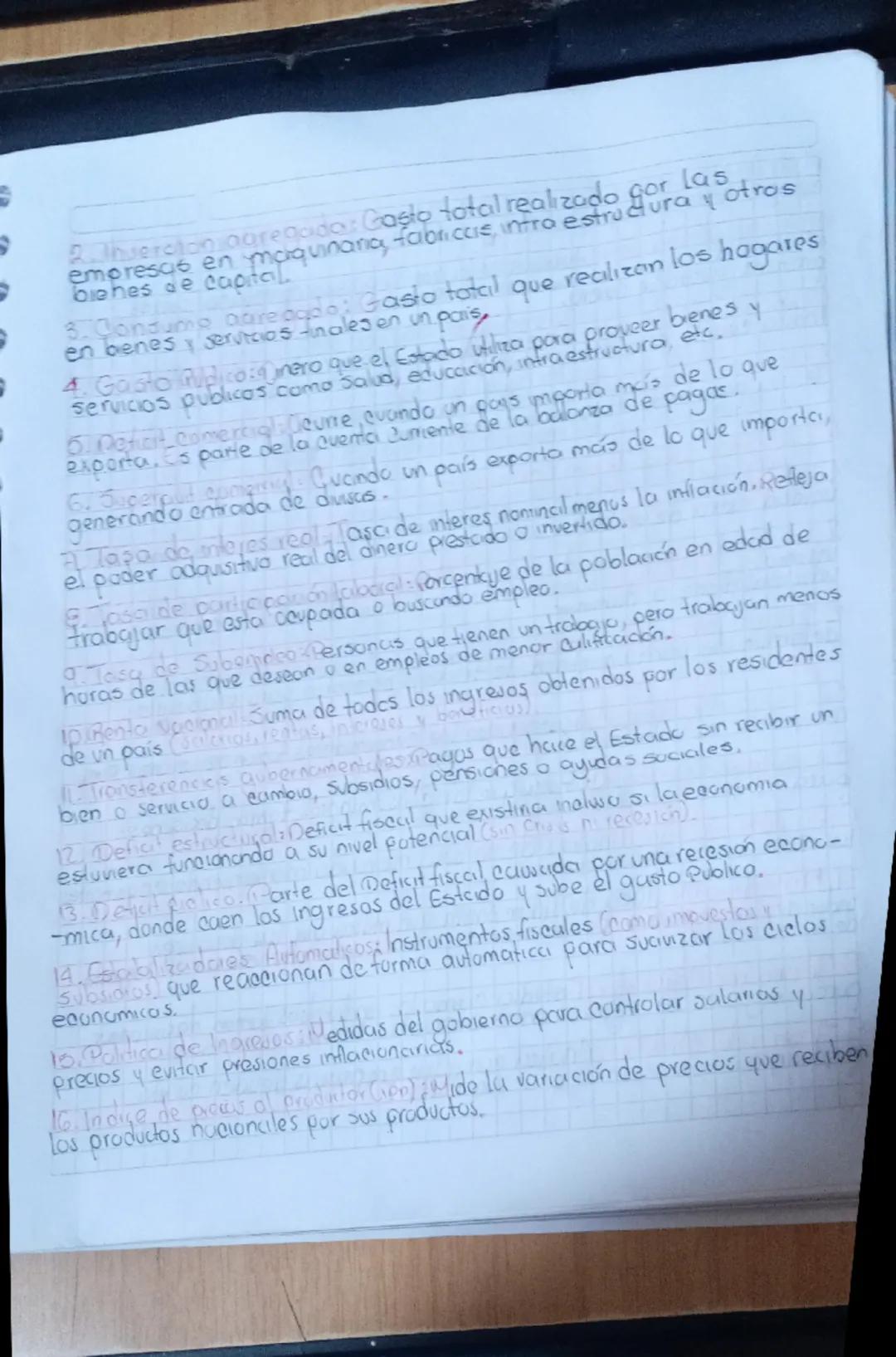 --- OCR Start ---
Terminos sobre economia
1. Oferta y demanda: son las fuerzas que determinan la
Cantidcid
de
precios se venden.
bienes y se