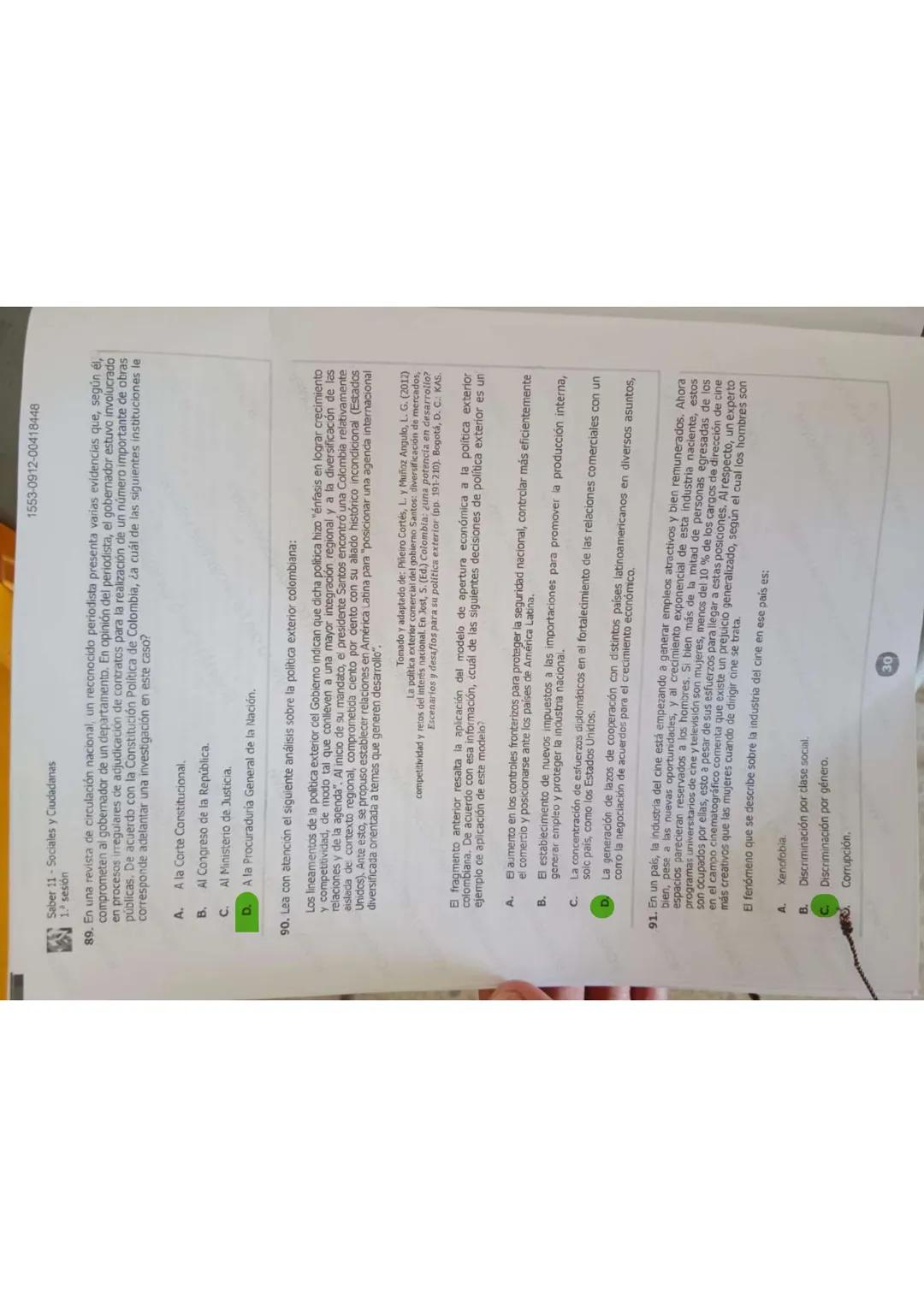 17/35
1553-1012-00418448
Saber 11 - Sociales y Ciudadanas
81. Después de que se decreta un alza en los impuestos en una zona rural, la cual,