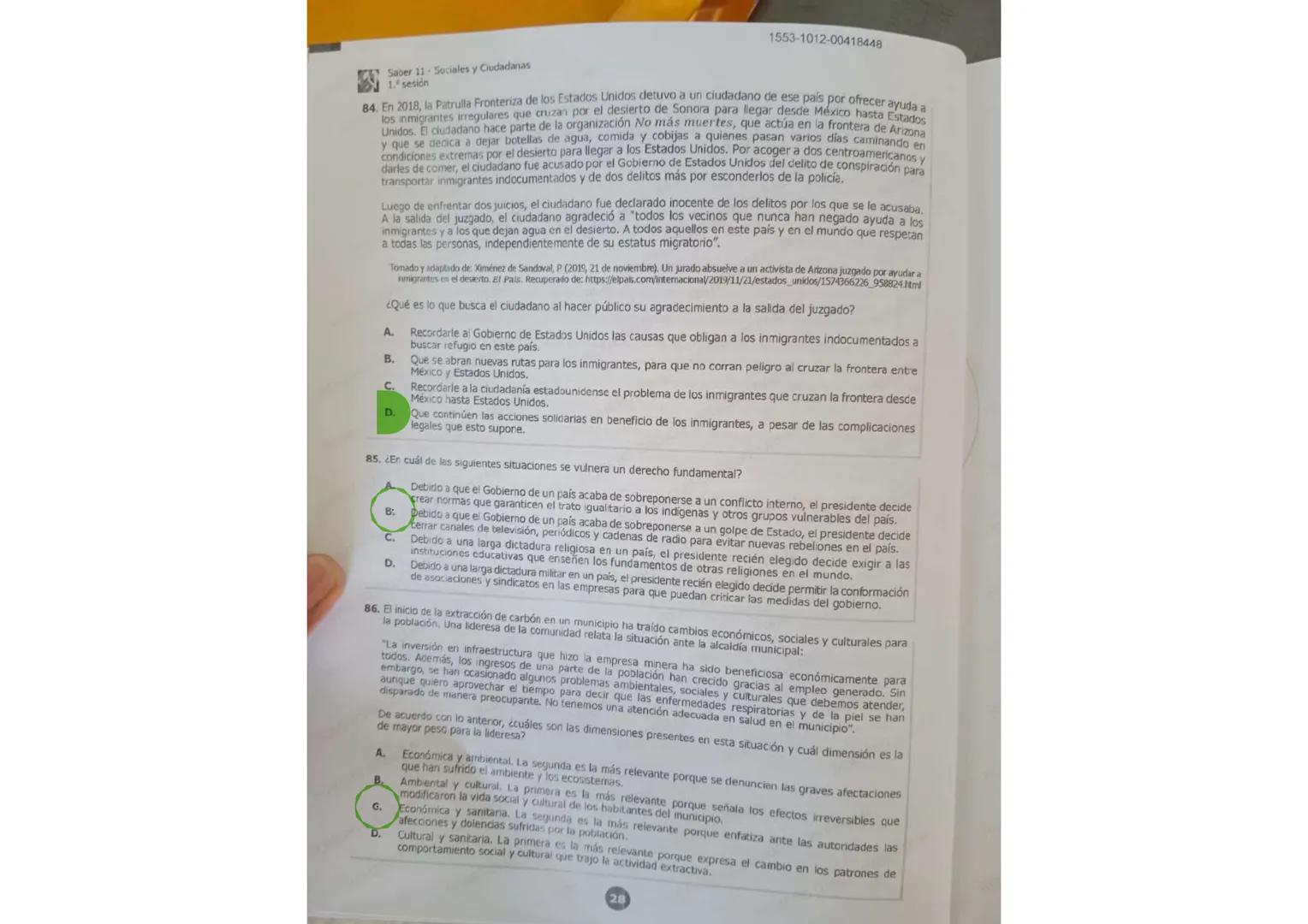 17/35
1553-1012-00418448
Saber 11 - Sociales y Ciudadanas
81. Después de que se decreta un alza en los impuestos en una zona rural, la cual,