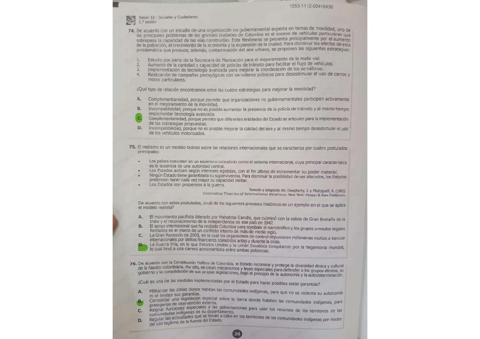 17/35
1553-1012-00418448
Saber 11 - Sociales y Ciudadanas
81. Después de que se decreta un alza en los impuestos en una zona rural, la cual,
