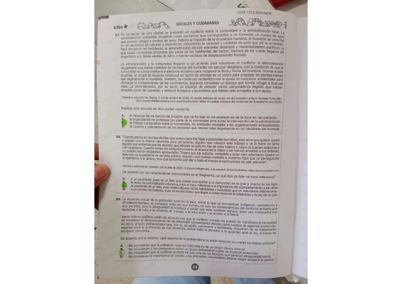 17/35
1553-1012-00418448
Saber 11 - Sociales y Ciudadanas
81. Después de que se decreta un alza en los impuestos en una zona rural, la cual,