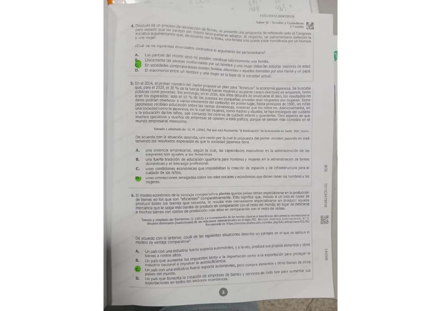 17/35
1553-1012-00418448
Saber 11 - Sociales y Ciudadanas
81. Después de que se decreta un alza en los impuestos en una zona rural, la cual,