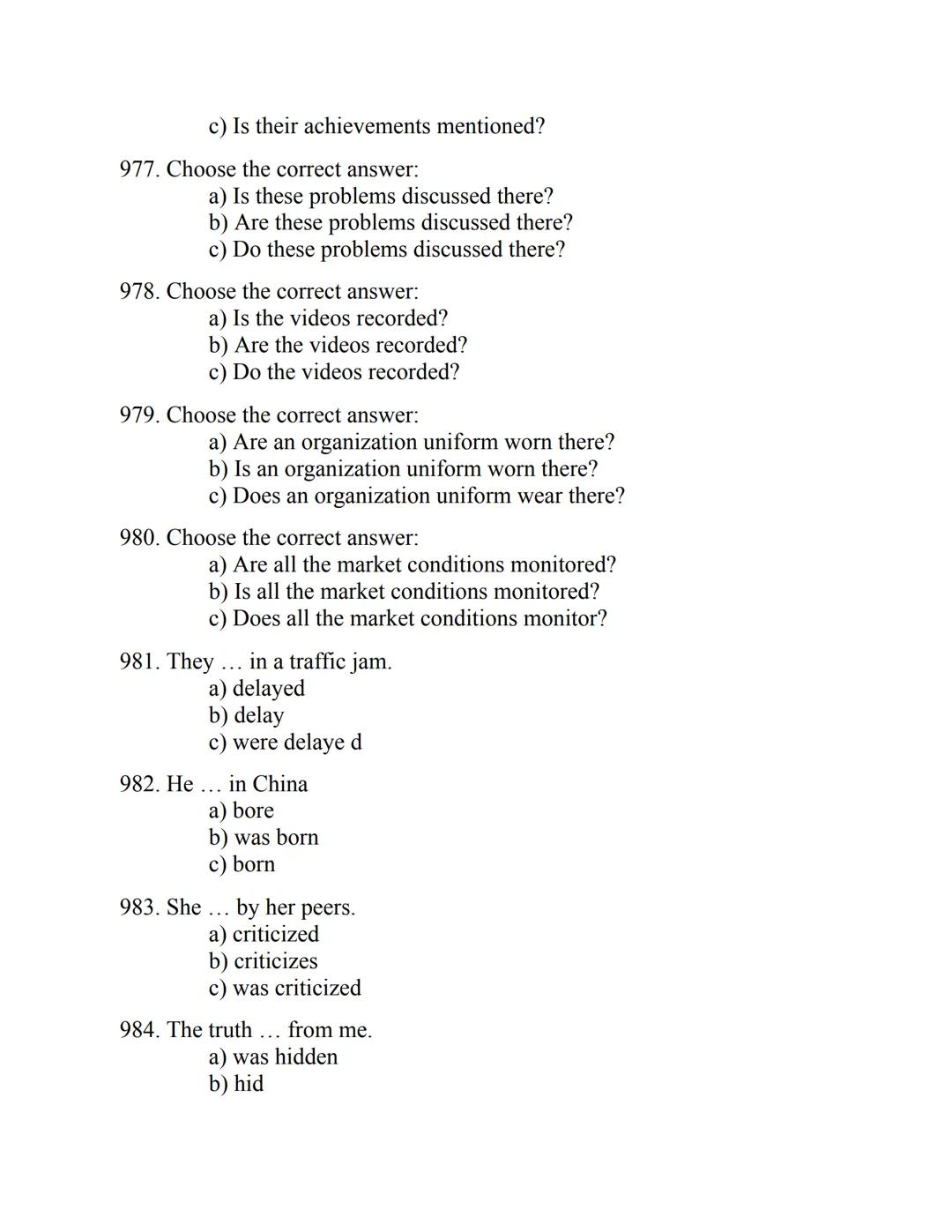 ENGLISH
GRAMMAR
EXERCISES
WITH ANSWERS
Part 1.
2500 MULTIPLE-CHOICE
ITEMS FOR A1/A2
Your quest towards C2
Daniel B. Smith ENGLISH
GRAMMAR
EX