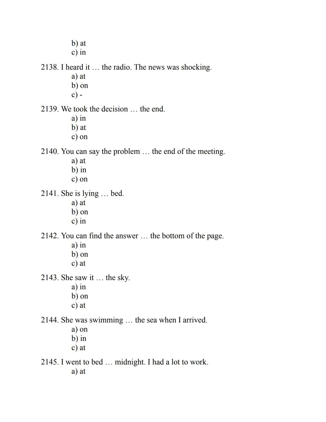 ENGLISH
GRAMMAR
EXERCISES
WITH ANSWERS
Part 1.
2500 MULTIPLE-CHOICE
ITEMS FOR A1/A2
Your quest towards C2
Daniel B. Smith ENGLISH
GRAMMAR
EX