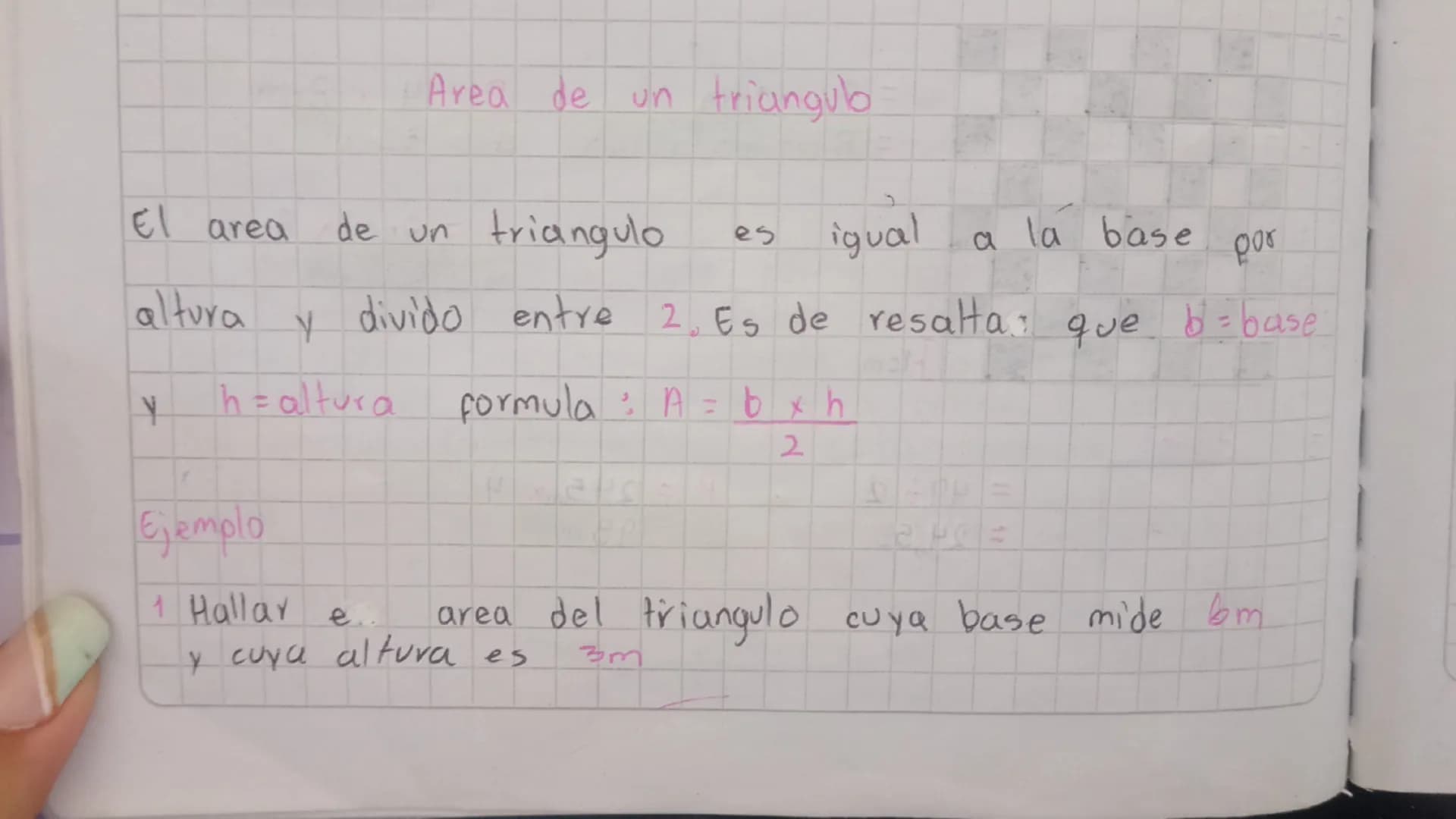 # Area de un triangulo
El area de un triangulo es igual a la base por altura y divido entre 2. Es de resaltar que $b = \text{base}$ y $h =